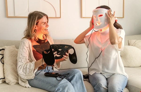 Zelfzorg cadeau geven: waarom een beautygadget beter scoort dan bloemen